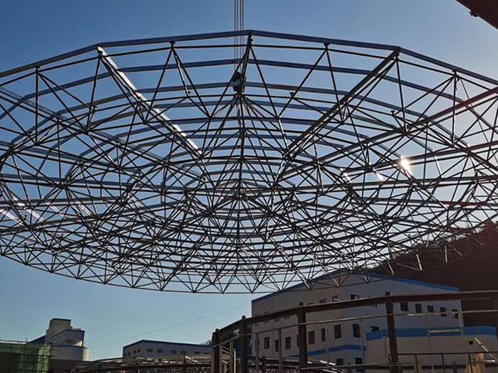 临河螺栓球网架工程施工现场